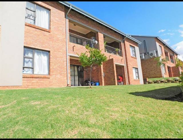 2 BEDROOM APARTMENT FOR SALE IN WILGEHEUWEL